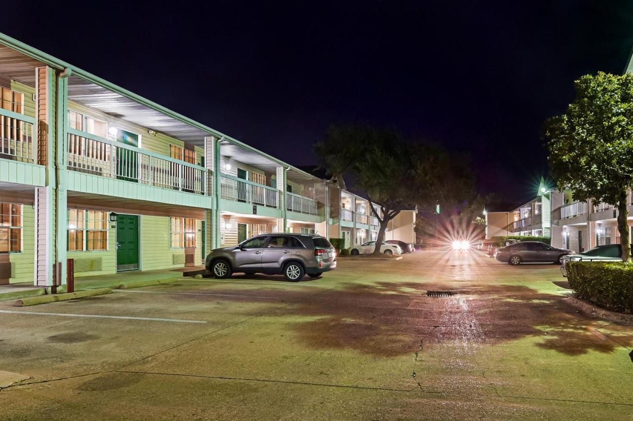 Hometowne Studios By Red Roof Dallas - North Addison - Tollway Exteriör bild
