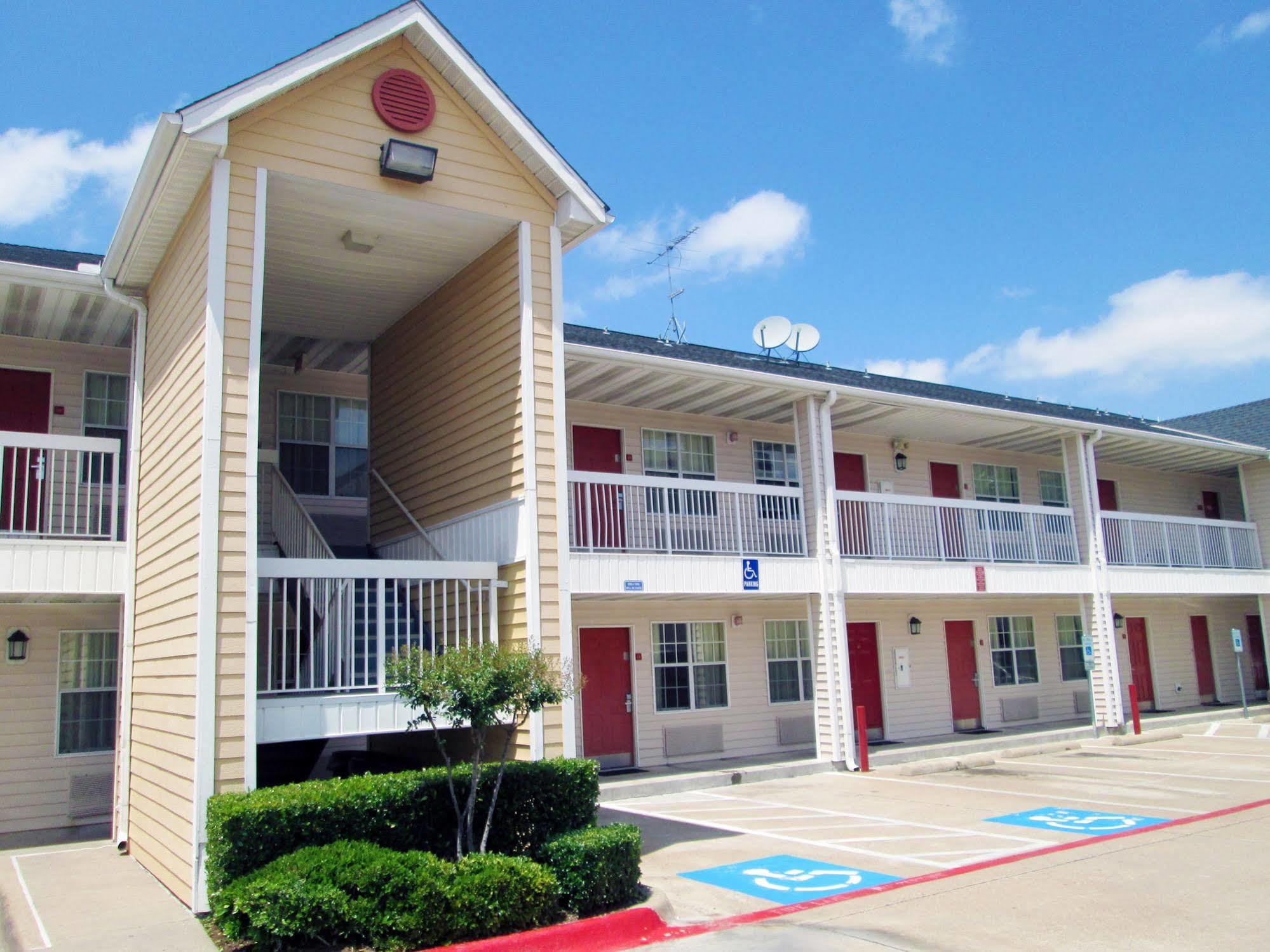Hometowne Studios By Red Roof Dallas - North Addison - Tollway Exteriör bild